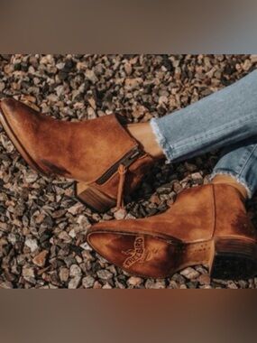 Freebird by Steven Onyx Rust Brown Suede Side Zip Ankle Booties Size 8
